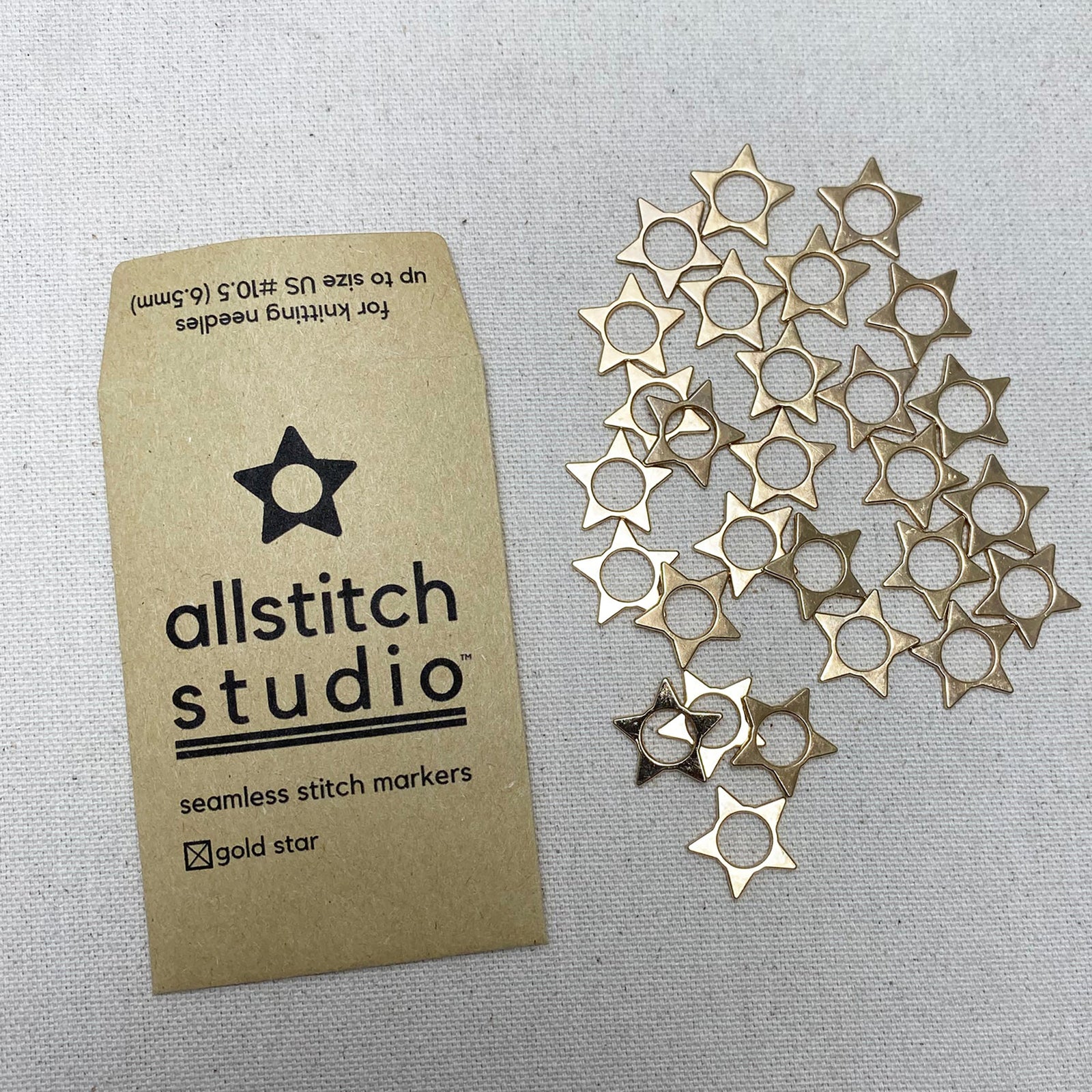 28 golden star shaped stitch markers. Fits up to US 10.5 needles