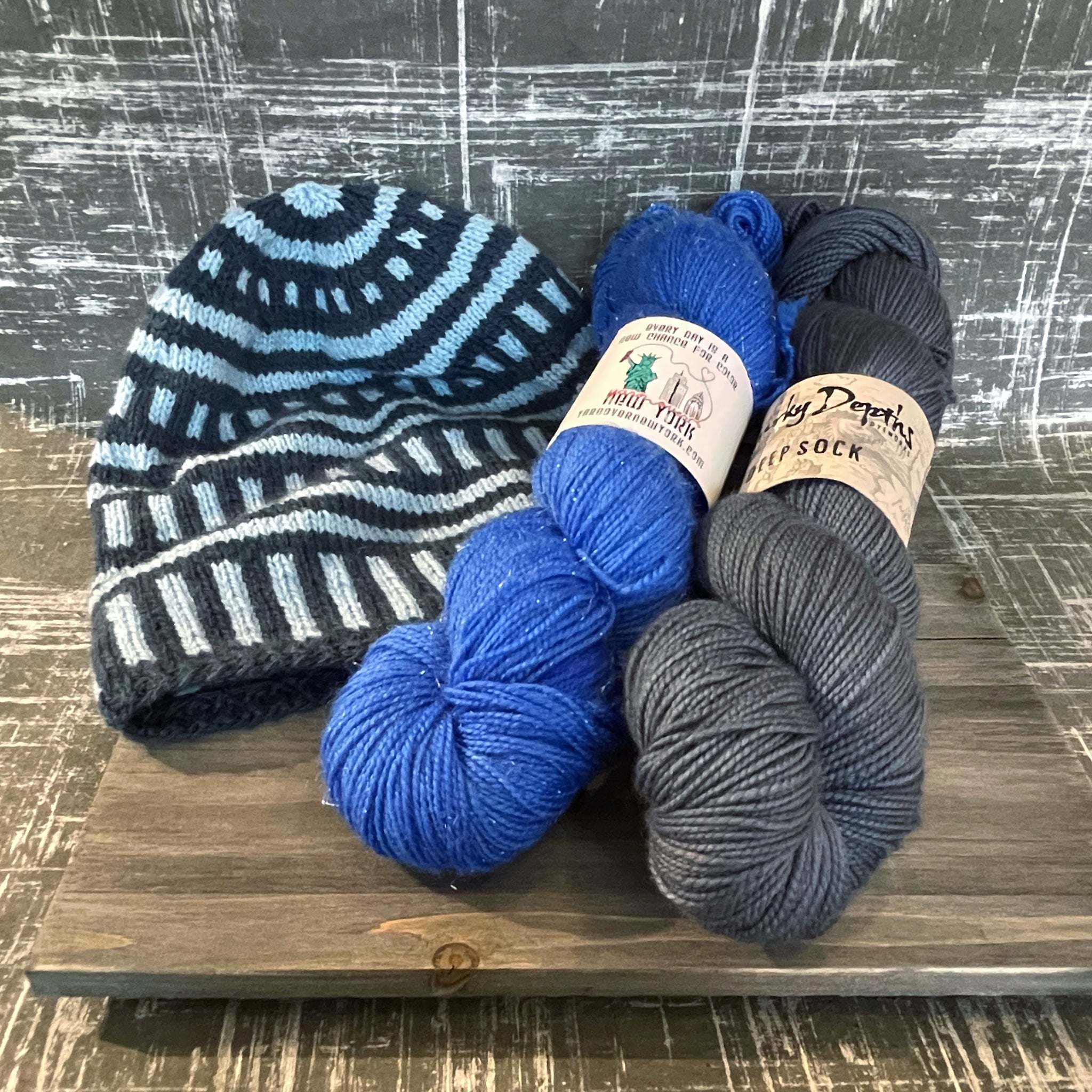 Lineate Hat Kit in Eclair Bleu and Gainsburg, a sparkly blue and dark grey color.