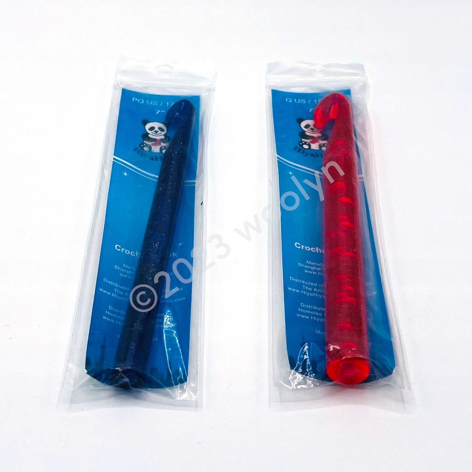 An image of HiyaHiya Acrylic crochet hooks sizes US PQ and Q in their packaging