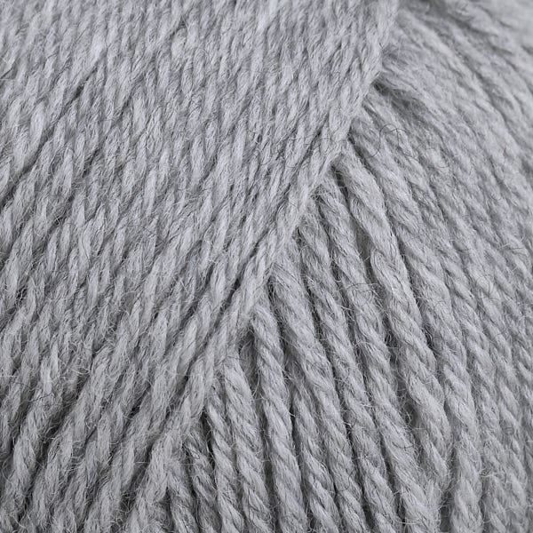 Closeup of Berroco Lanas Stone 95103 in light grey