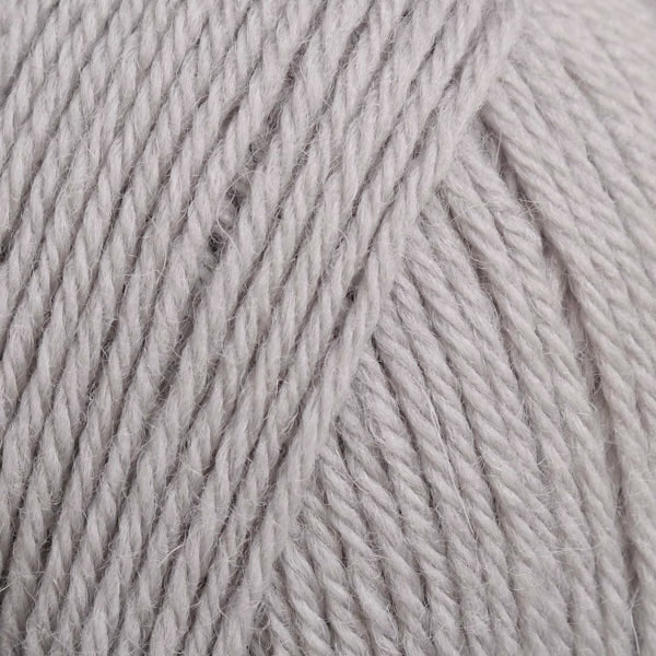 Closeup of Berroco Lanas Dove 9516 in a warm grey