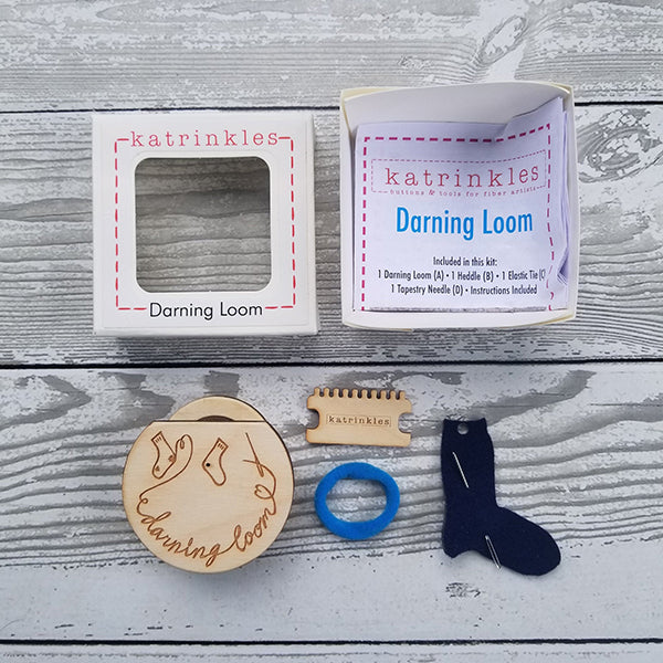 Katrinkles Darning Loom Kit in size smaller. Kit includes: 1 Darning Loom, 1 Heedle, 1 Flex Tie, 1 Tapestry Needle and instructions.